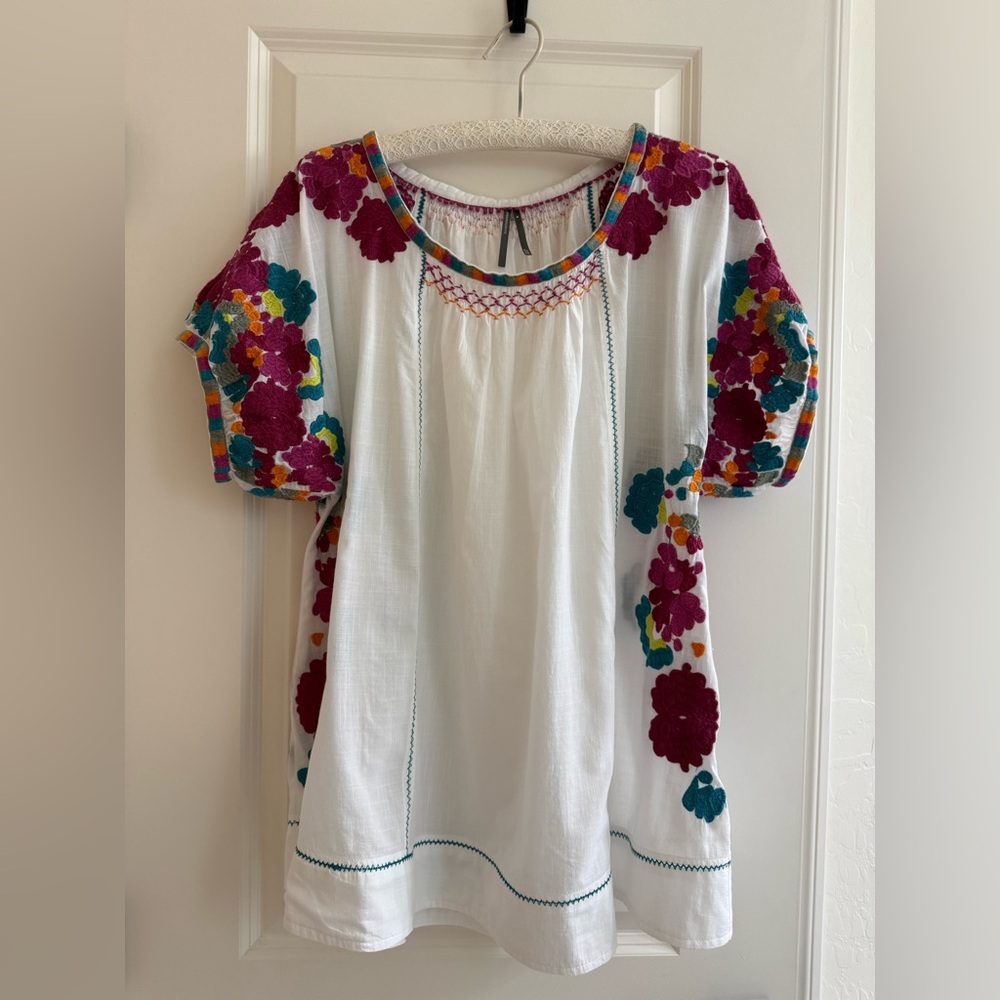 Anthropologie embroidered floral peasant tunic top EUC